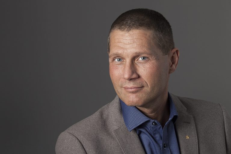 Porträttbild på rektor Joakim Leonardson